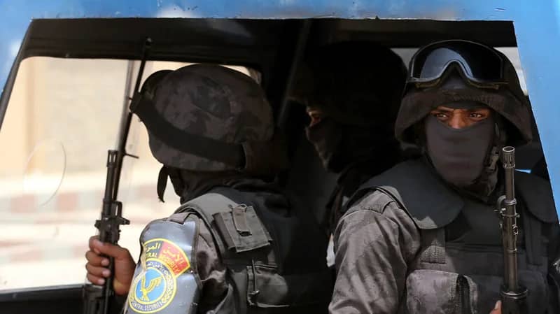 لسرقة إيراده اليومي.. ثلاثيني يقتل صبي ذبحا ويلقي بجثته في ترعة