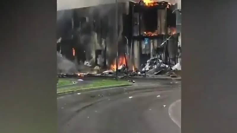 شاهد.. لحظة تحطم طائرة ملياردير شهير ومقتل أسرته