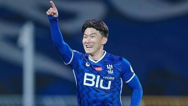 جانغ مدافع الهلال السابق يدعم الأخضر .. صورة