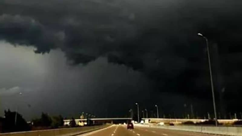 الجهني: جبهة مطرية في الساعات القادمة وحتى مساء الغد.. فيديو