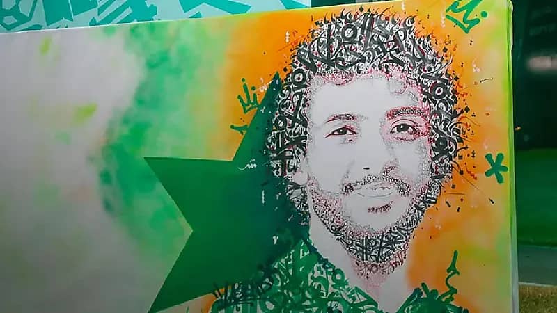 صورة ياسر الشهراني تزيّن جدار "البيت السعودي" بالدوحة