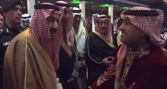بالصور.. الفنانون المشاركون في " أئمة وملوك " يتشرفون بالسلام على خادم الحرمين