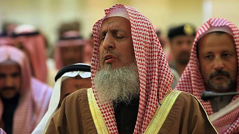 هل يجوز جمع الصلوات في أوقات البرد الشديد؟ سماحة الشيخ عبدالعزيز بن عبدالله يجيب