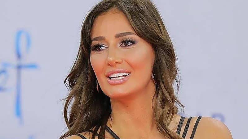 حلا شيحة توضح سبب خلعها للحجاب.. فيديو