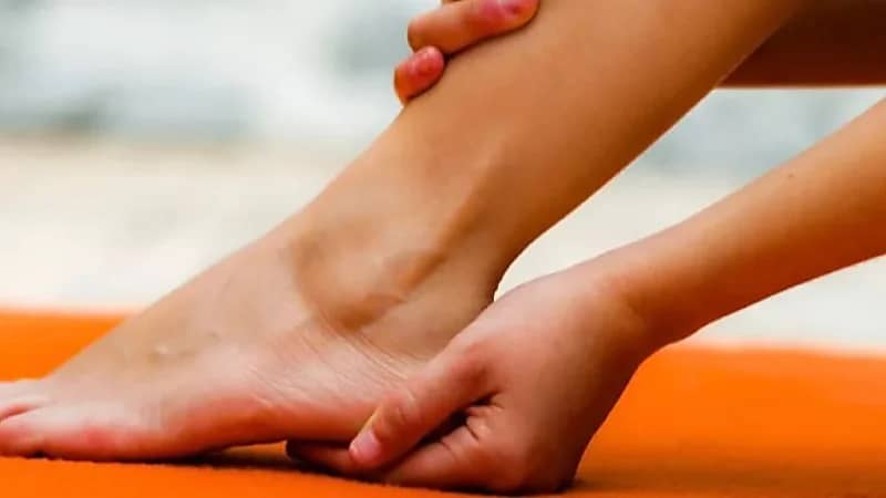 أبرز أسباب ألم كعب القدم