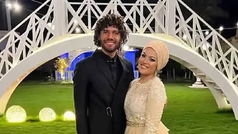 أزمة عائلية تثير الجدل بعد إغلاق محمد النني حسابه على إنستغرام