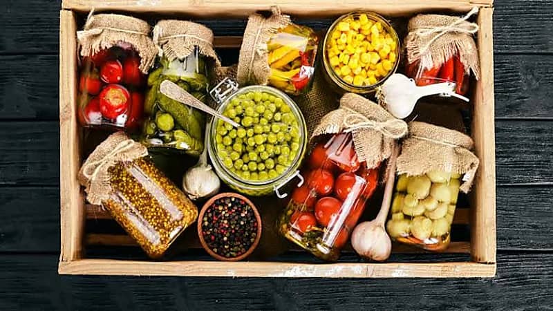 تحذير من تناول المخللات لخطورتها على المعدة