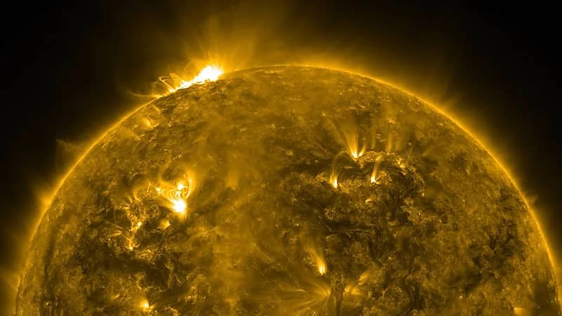 فلكية جدة: بداية ظهور البقعة الشمسية المتسببة في حدوث توهج هائل