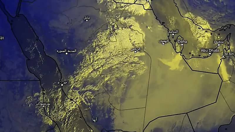 الجهني: تشكل حزام من السحب يمتد من وسط الغربية حتى الكويت .. فيديو