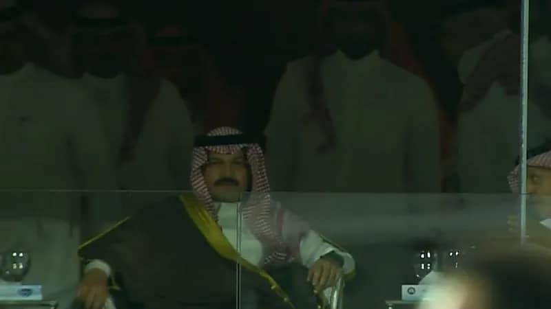 أمير عسير يتواجد في ملعب مباراة الهلال والأهلي طرابلس