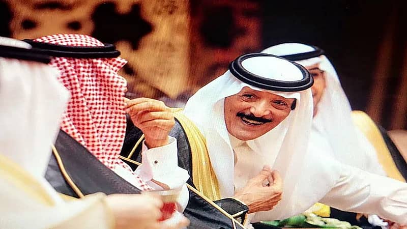 العواجي يروي ردة فعل الأمير نايف بعدما شق مواطن ثوبه أمامه