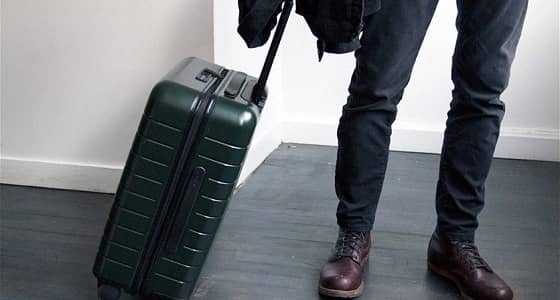 أم تورط ابنها في مطار أبو ظبي.. وضعت له الحشيش في حقيبته