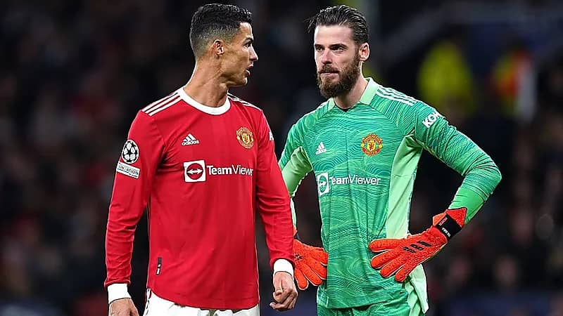 رونالدو يحاول إقناع دي خيا بالانضمام إلى النصر