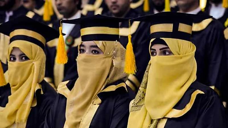 بالصور.. الفتيات تتصدرن ‏أول حفل تخرج جامعي في عهد طالبان