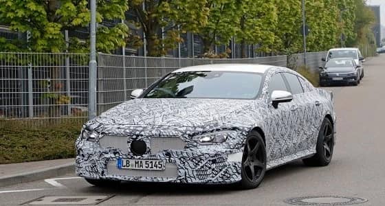 بعد إخفائها.. عدسات تلتقط هيكل سيارة " مرسيدس " الأحدث في الشوارع