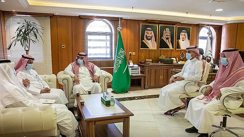 رئاسة شؤون الحرمين تناقش إدراج المتعاقدين في نظام التأمينات الاجتماعية