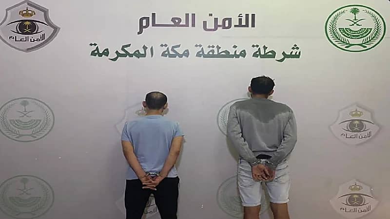 ضبط مواطنين سرقا 4 مركبات متوقفة في وضع التشغيل