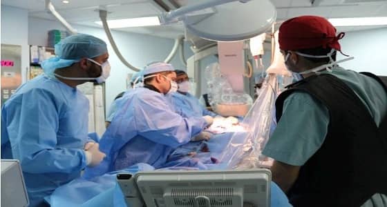 فريق طبي ينجح في أول عملية زراعة أذن لمقيمة خمسينية بالمدينة