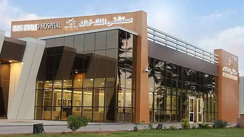 إنقاذ حياة أربعيني تعرض لإصابة بآلة حادة أسفل البطن بمستشفى الملك خالد