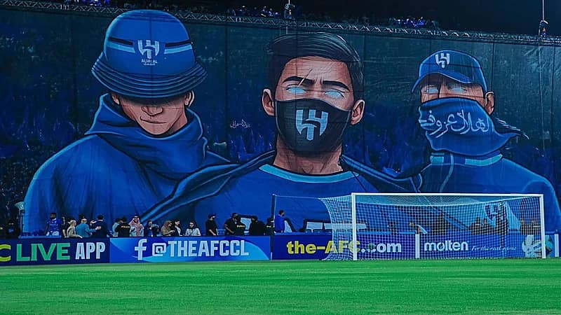 المملكة أرينا يتزين بـ تيفو ثلاثي الأبعاد في قمة الهلال والأهلي