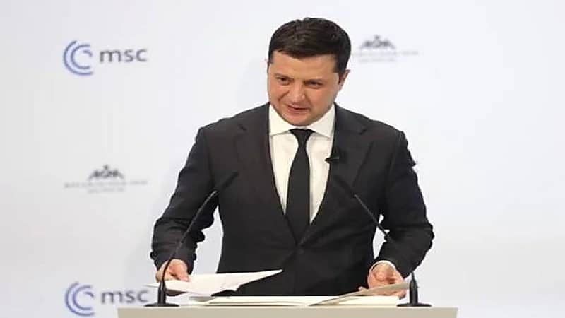 رئيس أوكرانيا يبدي استعداد بلاده للحوار والدفاع عن نفسها