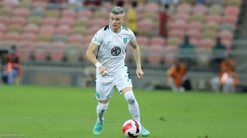 محترف الأهلي يعود مجددا إلى التدريبات الجماعية