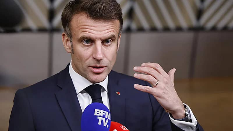 أول تعليق من ماكرون بعد تعرضه للضرب من قِبل زوجته
