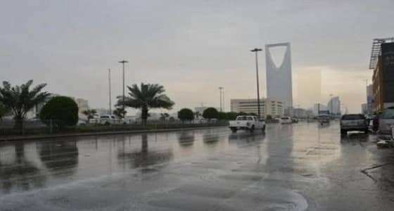 هطول أمطار متوسطة على الرياض