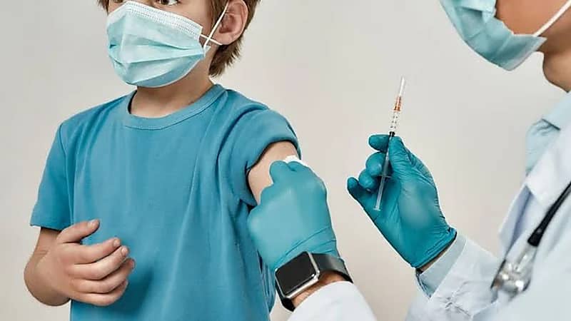 الغذاء والدواء توضح مفاهيم خاطئة حول لقاحات الأطفال