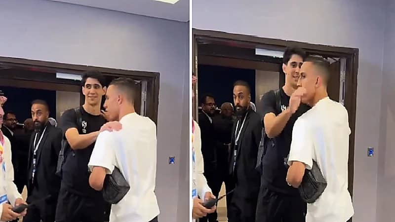 لاعب العين رحيمي يتجه للسلام على بونو .. فيديو