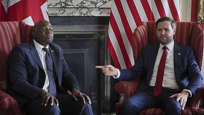 وزير الخارجية البريطاني يواجه غرامة بعد رحلة صيد مع نائب الرئيس الأمريكي