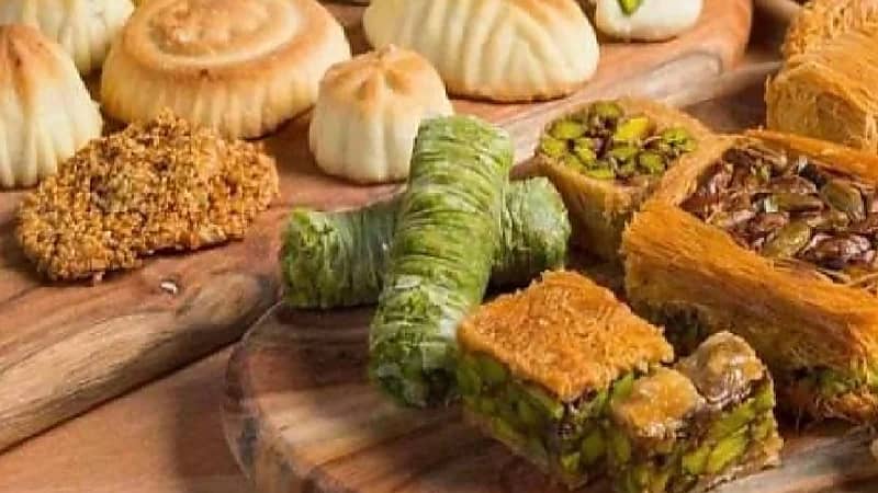 استشارية تغذية تحذر من تناول الحلوى بعد الإفطار مباشرة