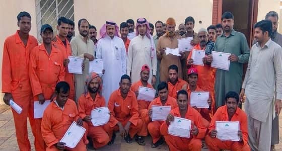 بالصور..تكريم عمال النظافة بجازان