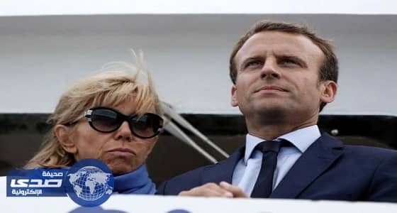 ماكرون يرد على انتقادات حول سن زوجته واتهامه بالشذوذ