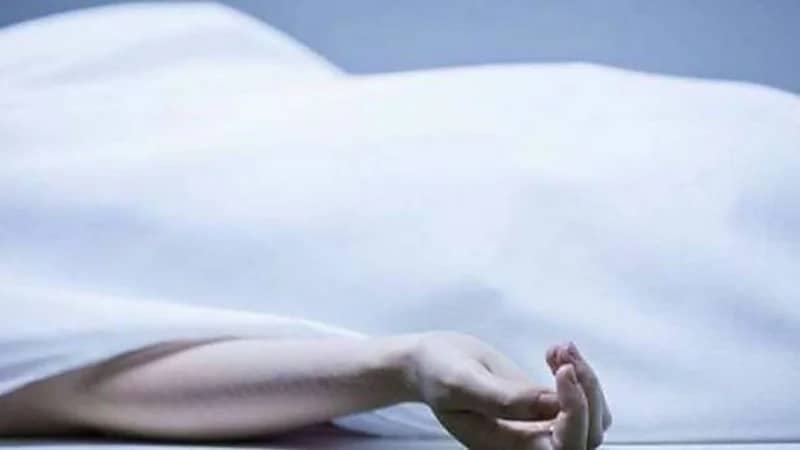 شاب يذبح زوجته ويفصل رأسها عن جسدها لسبب غامض
