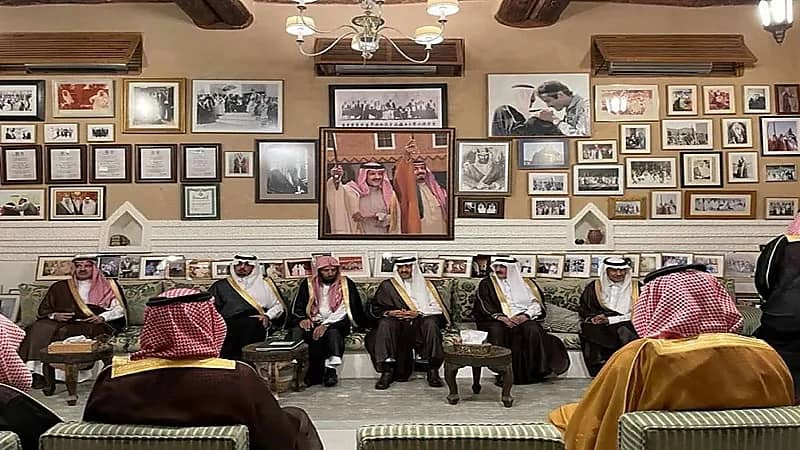 شاهد.. لقطات من حفل أقامه الأمـير سلطان بن سلمان بمناسبة زواج الأميرة حصة