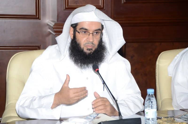 استاذ عقيدة يحذر من استمداد الأحكام من الابراج ويصفه ب " التخرص"