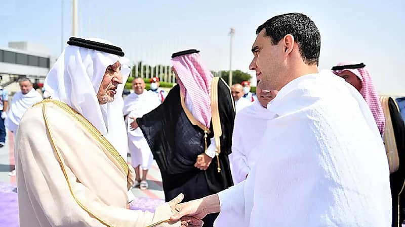 بالصور.. رئيس تركمانستان يصل إلى جدة
