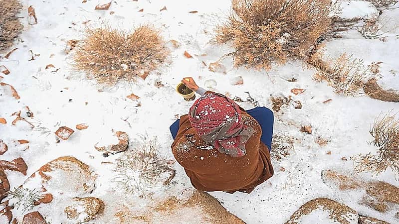 شاهد.. تساقط ‎الثلوج وتراكمها على جبل ‎اللوز بتبوك
