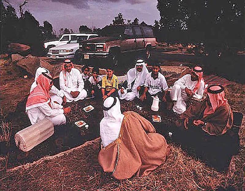 طلعة عائلية مسائية في أبها قبل 30 عام