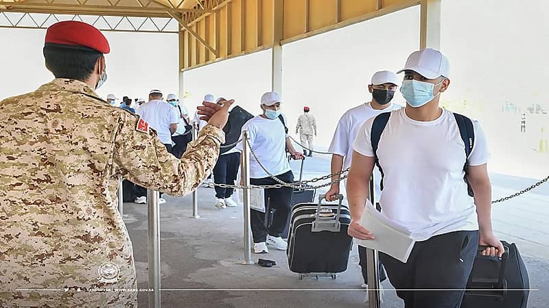 بالصور.. كلية الملك خالد العسكرية تستقبل الدفعة 40 من الطلبة المستجدين