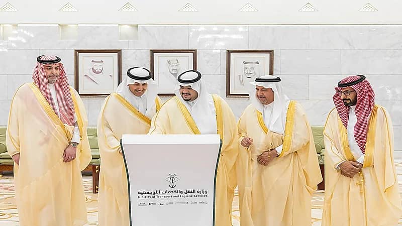 نائب أمير الرياض يُدشّن 6 مشاريع للطرق بتكلفة 380 مليون ريال