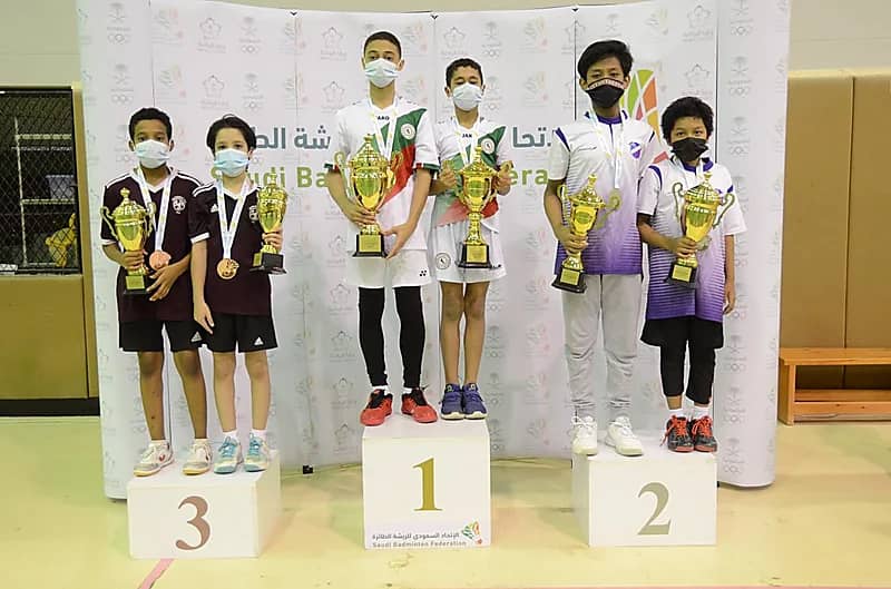 "عكاظ" بطل المملكة للريشة الطائرة