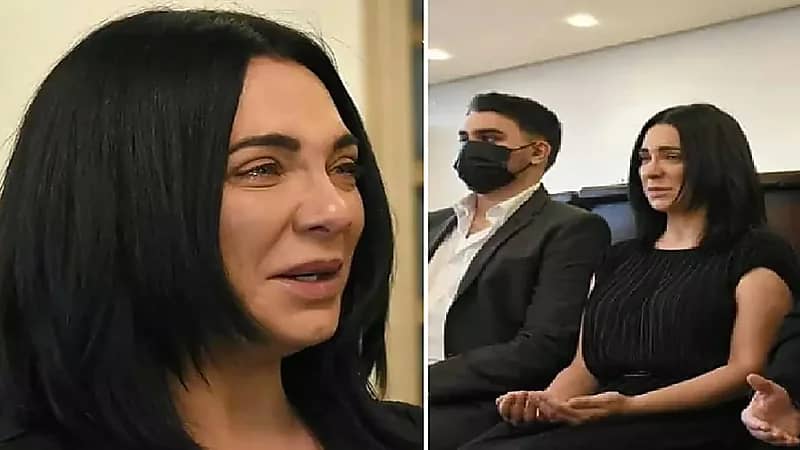 "فواخرجي" تنهار في عزاء والدها