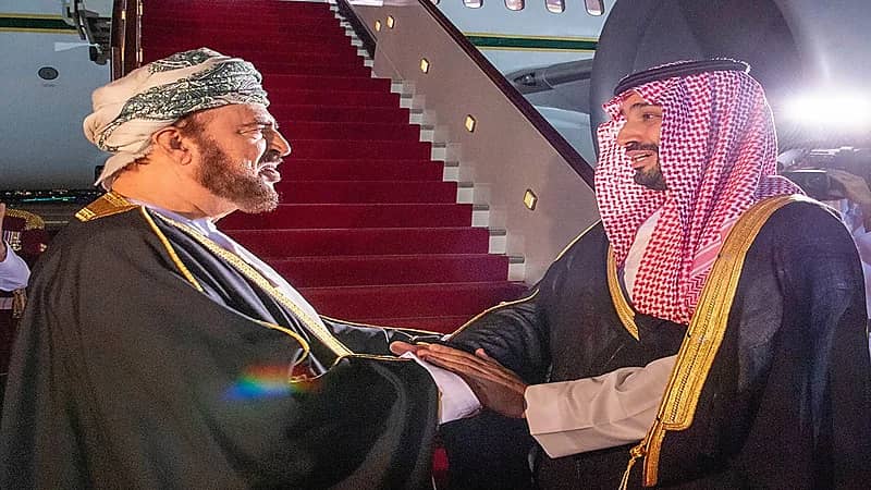بالفيديو والصور.. سلطان عمان يودع صاحب السمو الملكي الأمير محمد بن سلمان