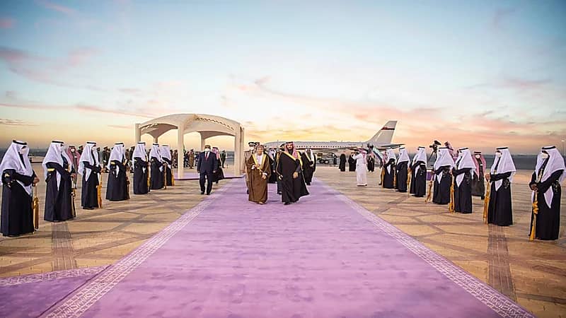 بالفيديو.. ولي العهد في مقدمة مستقبلي قادة ورؤساء وفود دول مجلس التعاون الخليجي