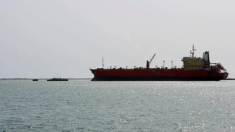 "التحالف": تلقينا نداء استغاثة من ناقلة نفط مقابل ميناء الحديدة