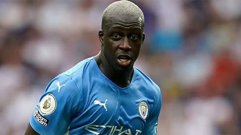الإفراج عن نجم مانشستر سيتي بعد اتهامه بالاغتصاب