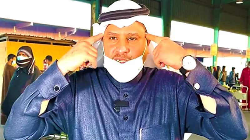 بالفيديو.. موظف براتب 15 ألفا ريال يتخلى عن وظيفته للعمل بسوق الخضار في العزيزية