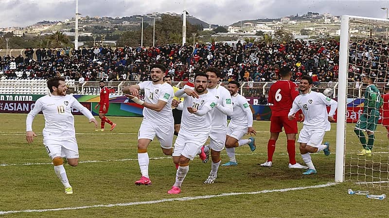 بالفيديو.. المنتخب السوري يتجاوز نظيره اللبناني والجماهير تتشاجر